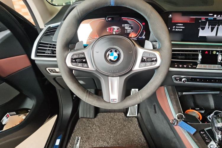 Used BMW X5 2021 xDrive40i Luxury Model with M Sport Package Steering Wheel