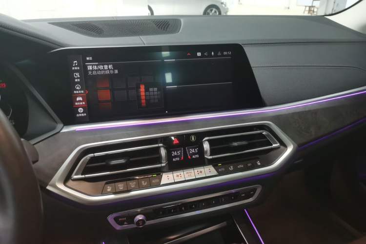 Used BMW X5 2021 Restyled xDrive40i Luxury Version M Sport Package Audio And AC Panel
