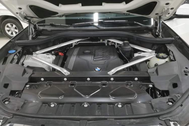 Used BMW X5 2021 Restyled xDrive40i Luxury Version M Sport Package Engine Bay