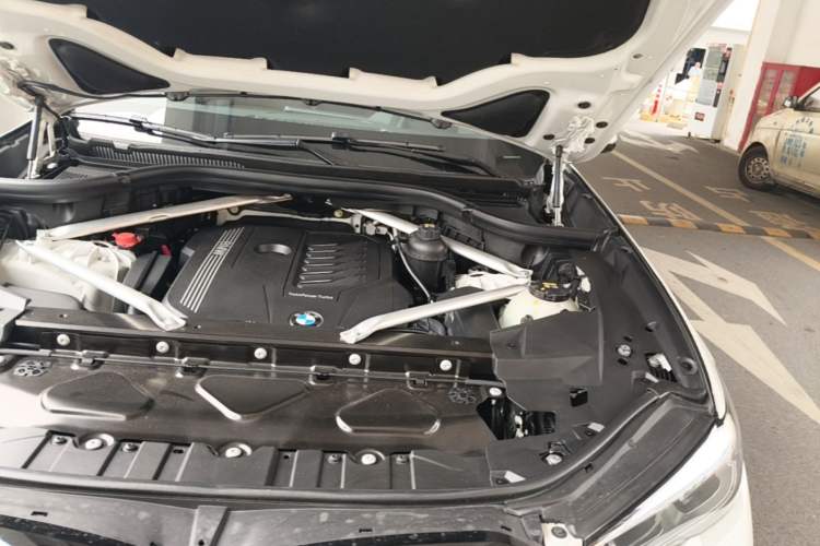 Used BMW X5 2021 Restyled xDrive40i Luxury Version M Sport Package Engine Bay Left