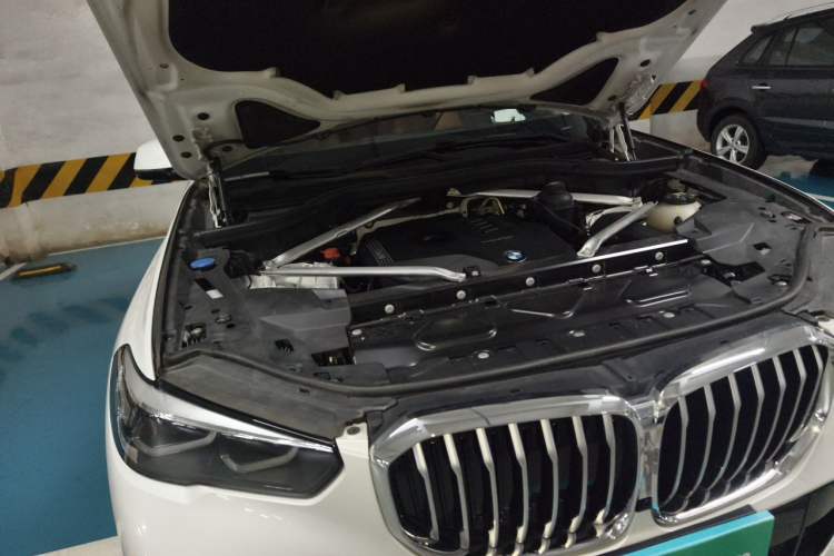Used BMW X5 2021 xDrive30i M Sport Package Engine Bay Right