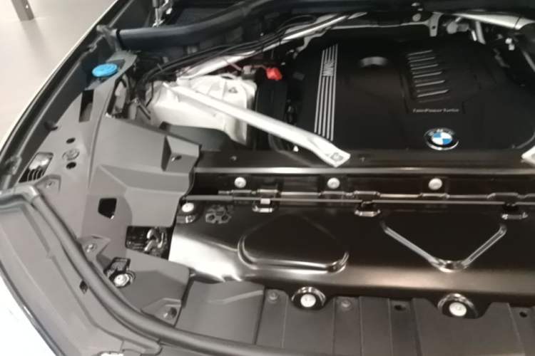 Used BMW X5 2021 Restyled xDrive40i Luxury Version M Sport Package Engine Bay Right