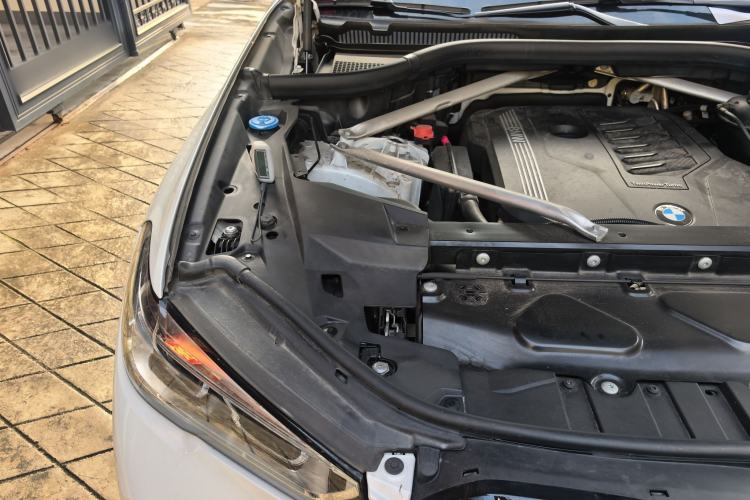Used BMW X5 2021 Restyled xDrive40i Luxury Version M Sport Package Engine Bay Right