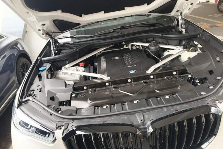 Used BMW X5 2021 Restyled xDrive40i Luxury Version M Sport Package Engine Bay Right
