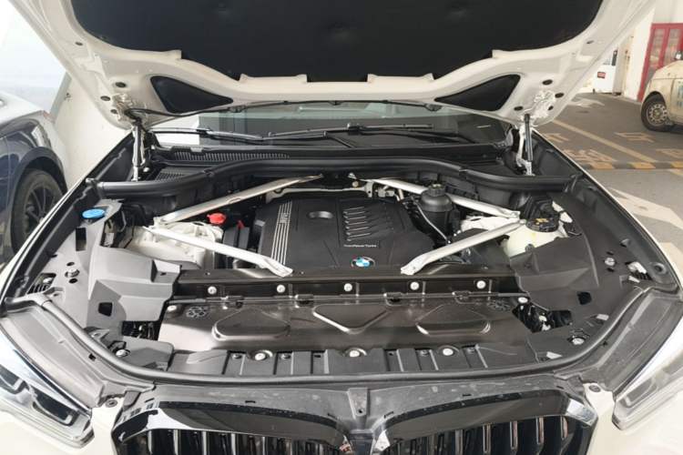 Used BMW X5 2021 Restyled xDrive40i Luxury Version M Sport Package Engine Bay