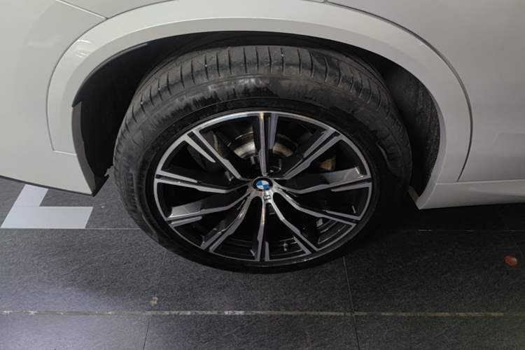 Used BMW X5 2021 xDrive30i M Sport Package Exterior 5