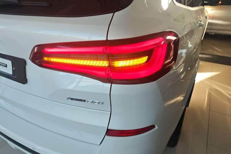 Used BMW X5 2021 xDrive30i M Sport Package Exterior 6