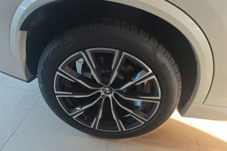 Used BMW X5 2021 xDrive30i M Sport Package Exterior 8