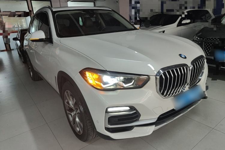 Used BMW X5 2021 xDrive30i X Design Package Front Right 45 Deg