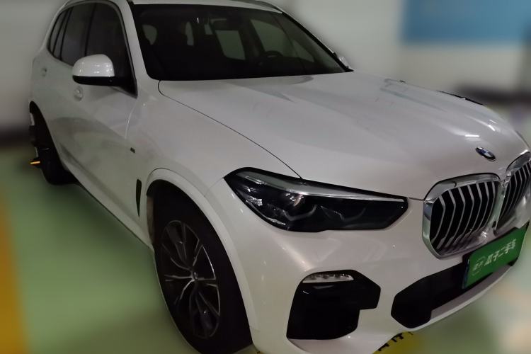 Used BMW X5 2021 xDrive30i M Sport Package Front Right 45 Deg