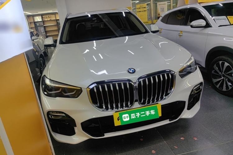 Used BMW X5 2021 xDrive30i M Sport Package Front Right 45 Deg
