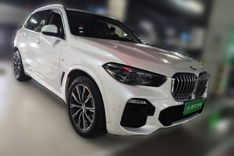 Used BMW X5 2021 xDrive30i M Sport Package Front Right 45 Deg