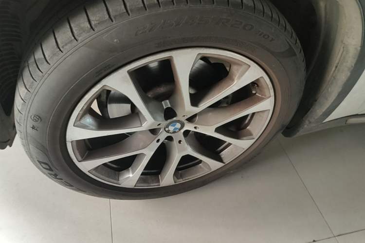 Used BMW X5 2021 xDrive30i X Design Package Left Front Wheel Hub