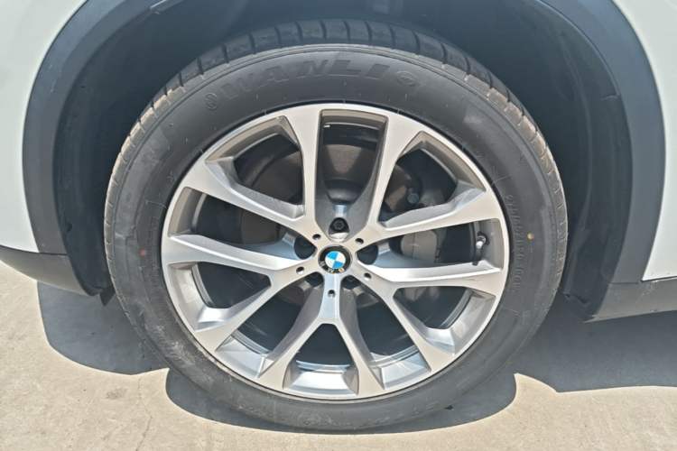 Used BMW X5 2021 xDrive30i X Design Package Left Front Wheel Hub