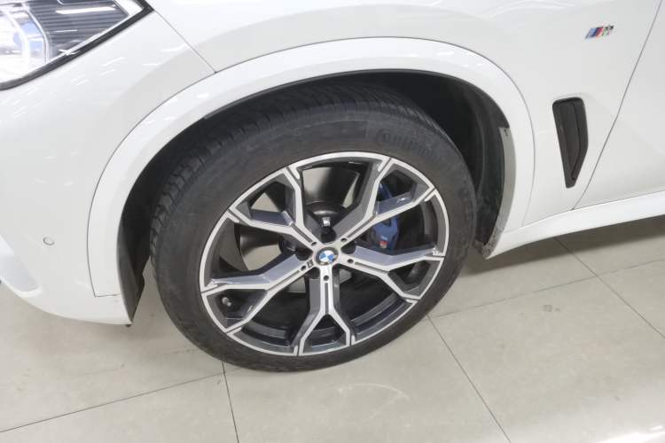 Used BMW X5 2021 Restyled xDrive40i Luxury Version M Sport Package Left Front Wheel Hub