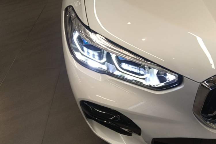 Used BMW X5 2021 Restyled xDrive40i Luxury Version M Sport Package Right Front Headlight