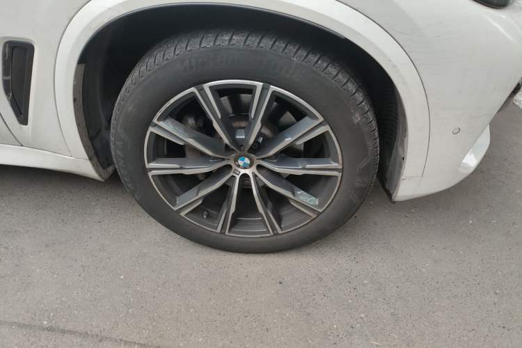Used BMW X5 2021 xDrive30i M Sport Package Right Front Wheel Hub