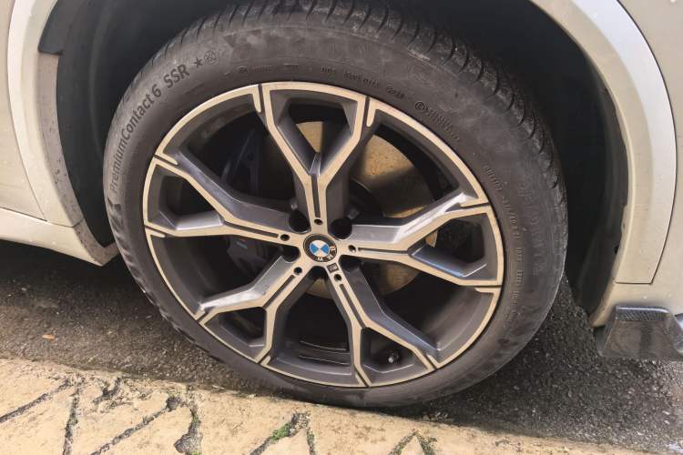 Used BMW X5 2021 Restyled xDrive40i Luxury Version M Sport Package Right Front Wheel Hub
