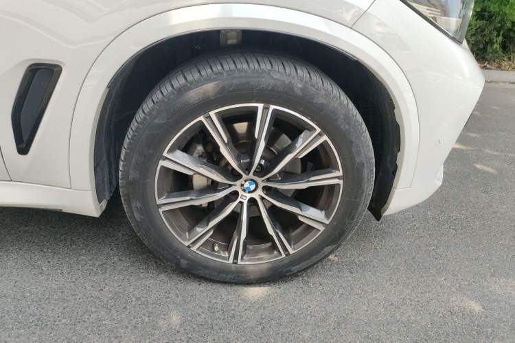 Used BMW X5 2021 Restyled xDrive30i M Sport Package Right Front Wheel Hub
