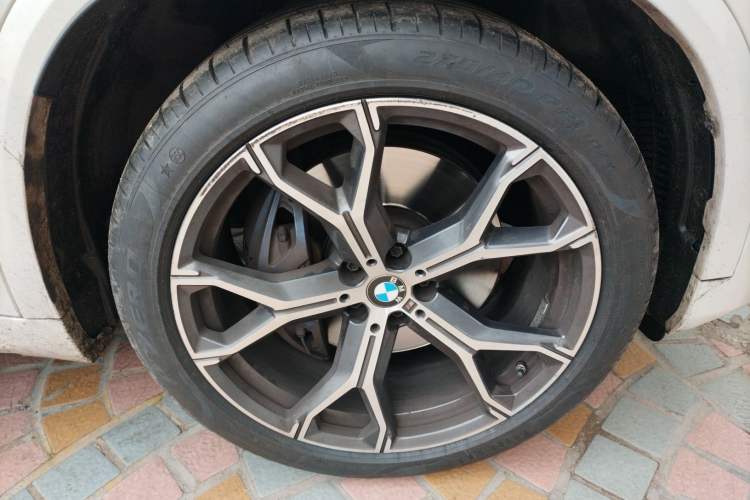 Used BMW X5 2021 Restyled xDrive40i Luxury Version M Sport Package Right Front Wheel Hub