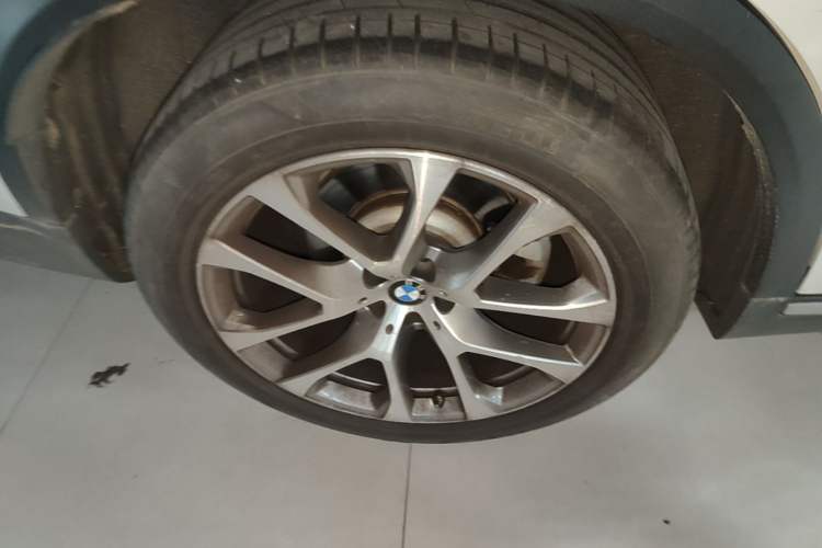 Used BMW X5 2021 xDrive30i X Design Package Right Rear Wheel Hub