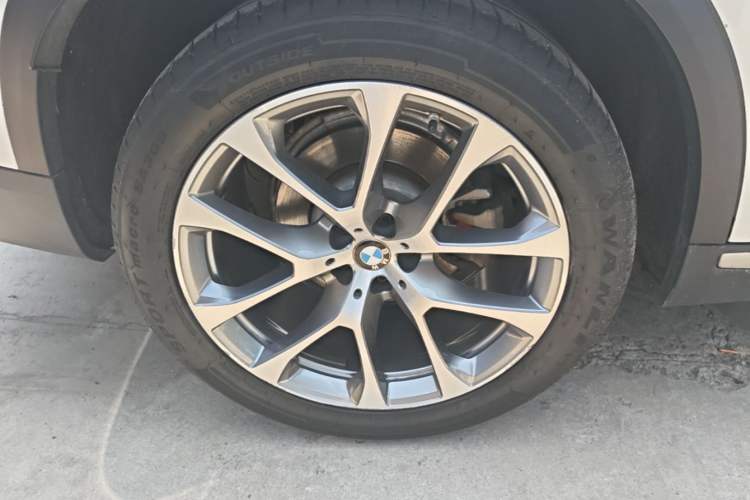 Used BMW X5 2021 xDrive30i X Design Package Right Rear Wheel Hub