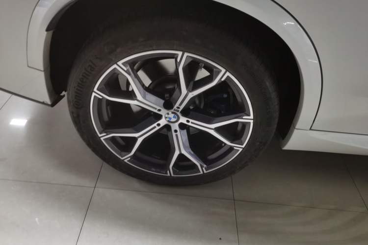 Used BMW X5 2021 Restyled xDrive40i Luxury Version M Sport Package Right Rear Wheel Hub