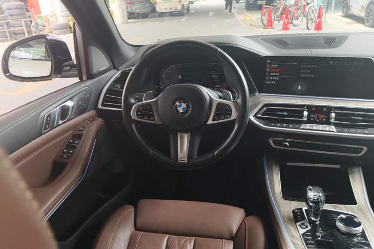 Used BMW X5 2021 Restyled xDrive40i Luxury Version M Sport Package Steering Wheel
