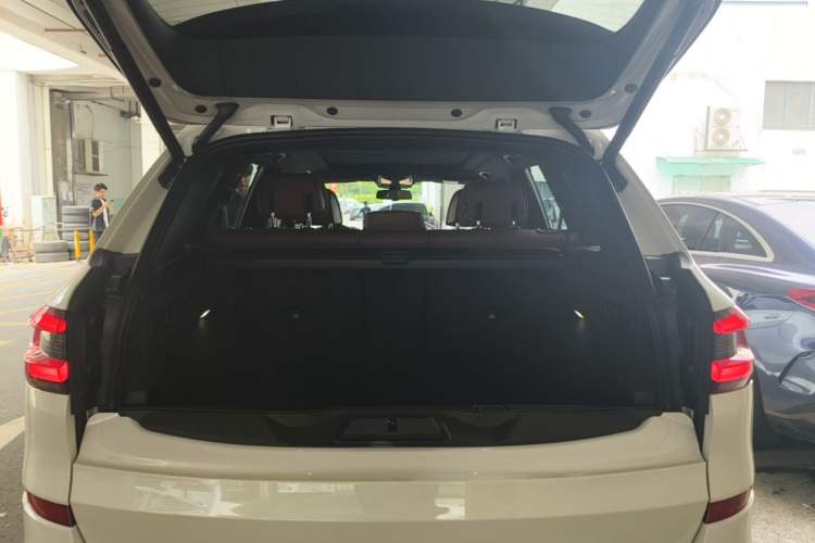 Used BMW X5 2021 Restyled xDrive40i Luxury Version M Sport Package Trunk