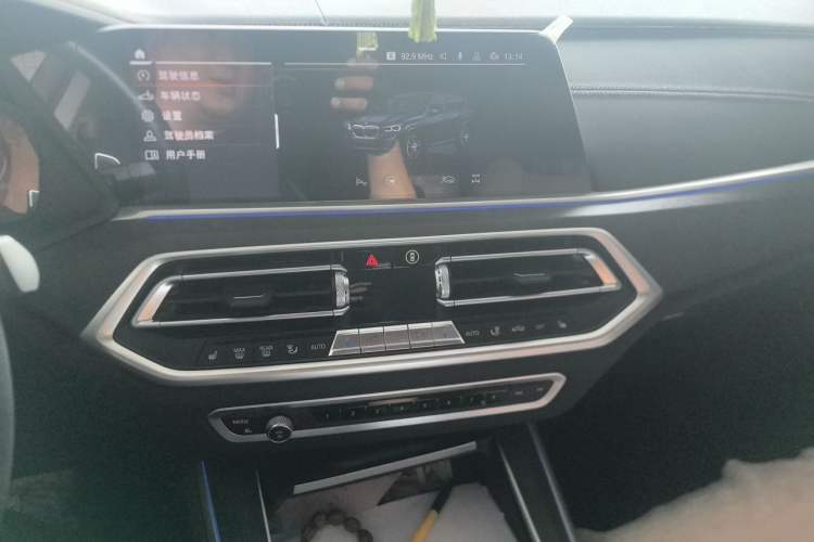 Used BMW X5 2022 xDrive40i M Sport Package Audio And AC Panel