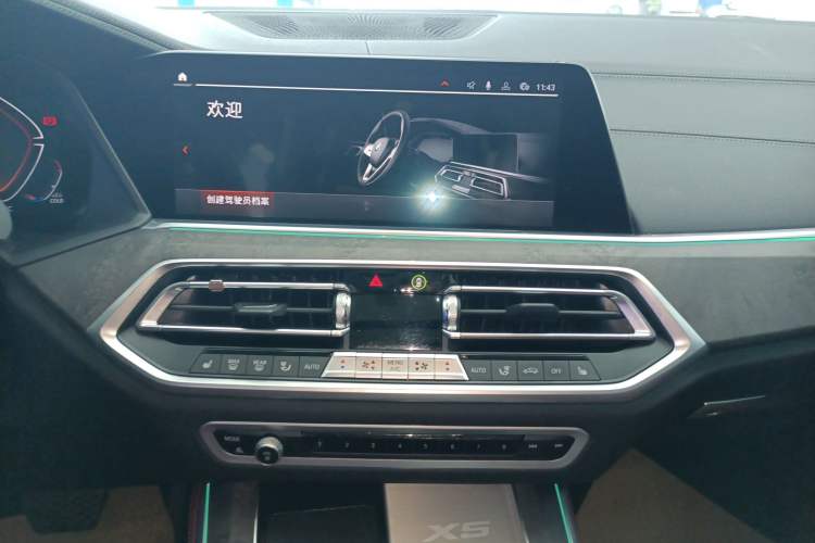 Used BMW X5 2022 Restyled xDrive 30Li Luxury Version M Sport Package Audio And AC Panel