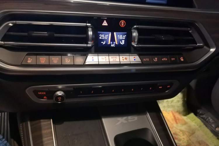 Used BMW X5 2022 Restyled xDrive 40Li M Sport Package Audio And AC Panel