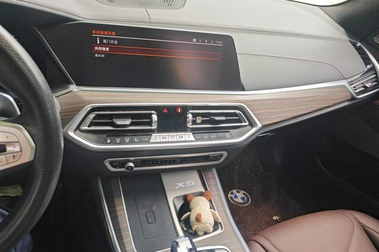 Used BMW X5 2022 Restyled xDrive 40Li M Sport Package Audio And AC Panel