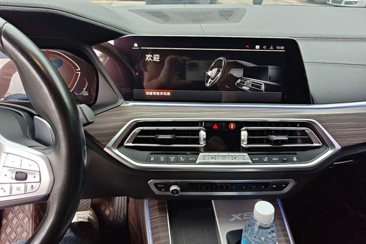 Used BMW X5 2022 xDrive 40Li M Sport Package Audio And AC Panel