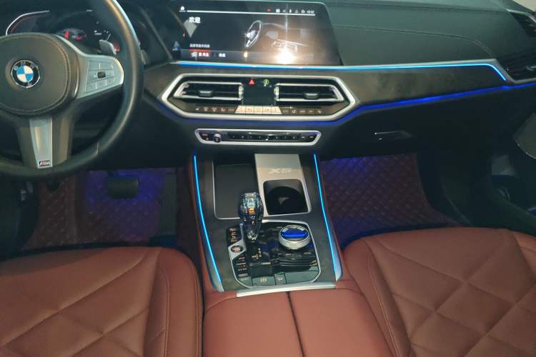 Used BMW X5 2022 Restyled xDrive 30Li Luxury Version M Sport Package Audio And AC Panel