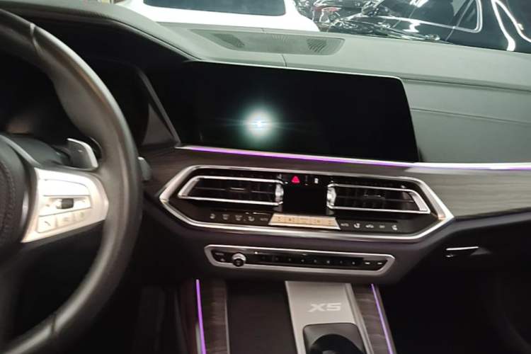 Used BMW X5 2022 Restyled xDrive 40Li M Sport Package Audio And AC Panel