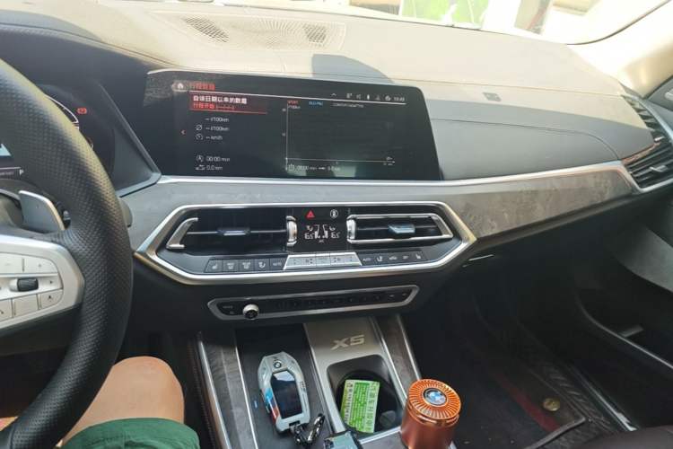 Used BMW X5 2022 xDrive 30Li Luxury M Sport Package Audio And AC Panel