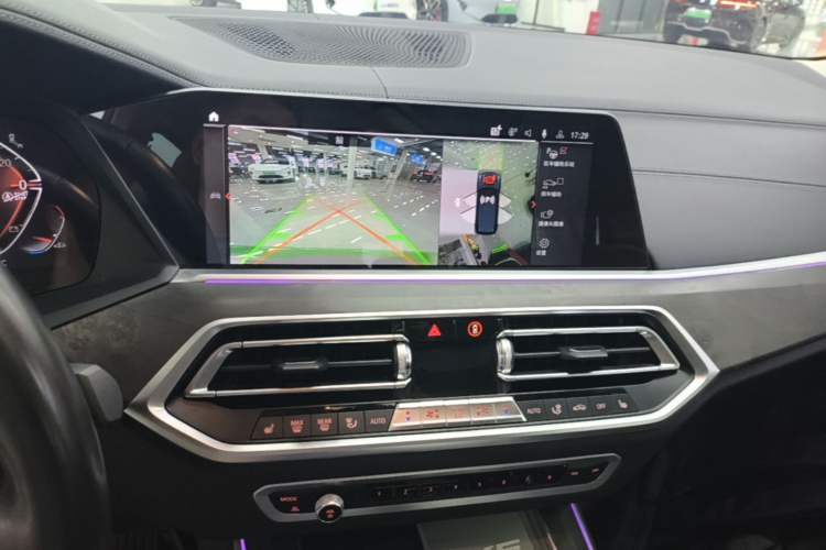 Used BMW X5 2022 Restyled xDrive 30Li Luxury Version M Sport Package Audio And AC Panel