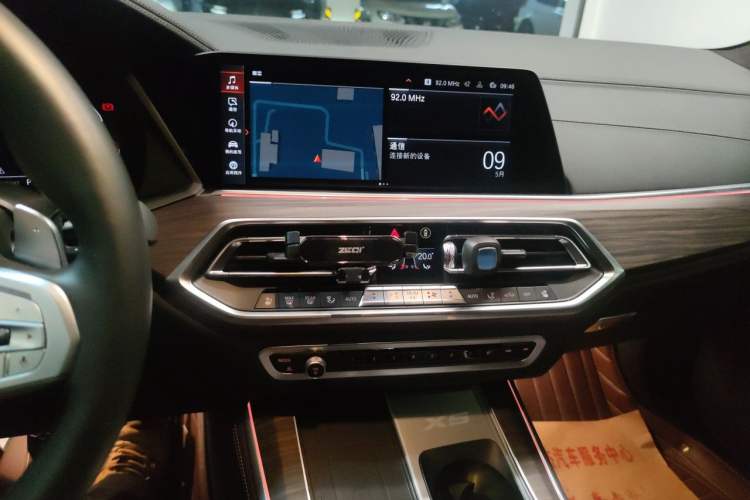 Used BMW X5 2022 Restyled xDrive 40Li Luxury Edition M Sport Package Audio And AC Panel