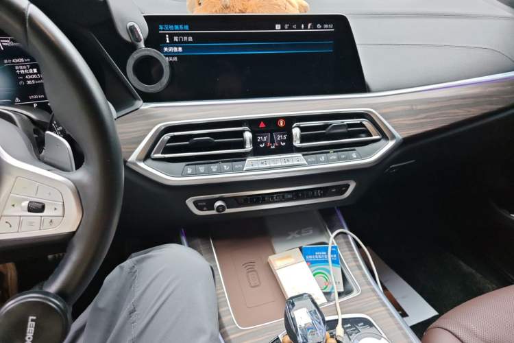 Used BMW X5 2022 Restyled xDrive 40Li M Sport Package Audio And AC Panel