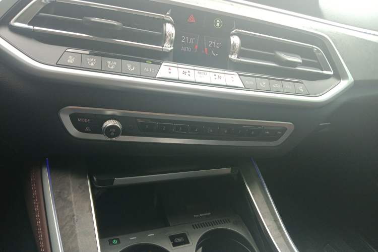 Used BMW X5 2022 xDrive40i Luxury Edition M Sport Package Audio And AC Panel