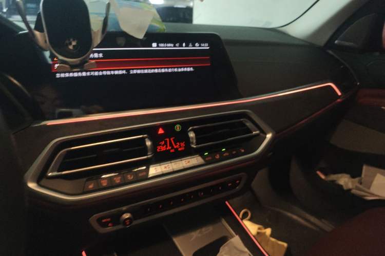 Used BMW X5 2022 Restyled xDrive 30Li Luxury Version M Sport Package Audio And AC Panel