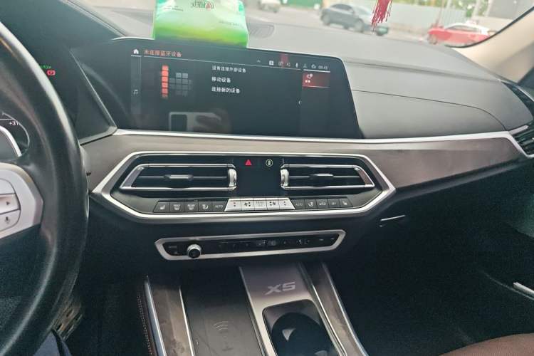 Used BMW X5 2022 Restyled xDrive 30Li Luxury Version M Sport Package Audio And AC Panel