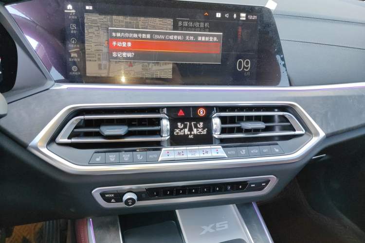 Used BMW X5 2022 Restyled xDrive 30Li Luxury Version M Sport Package Audio And AC Panel