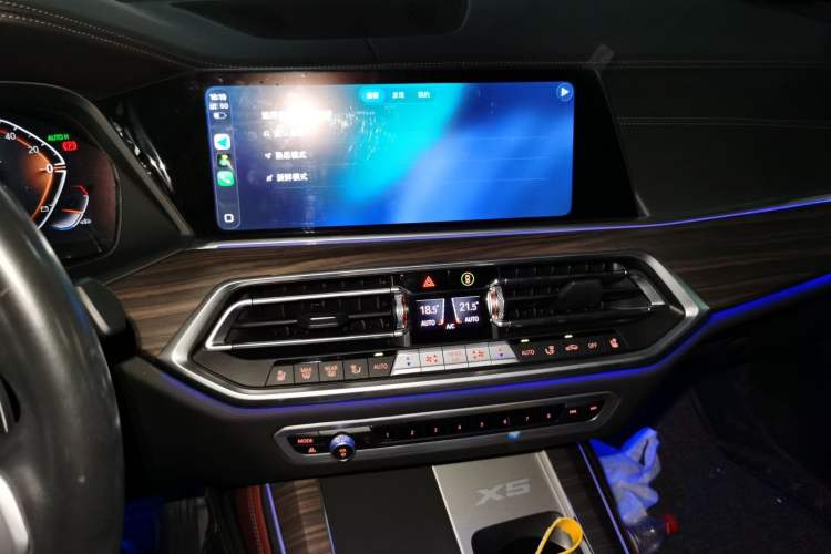 Used BMW X5 2022 Restyled xDrive 40Li M Sport Package Audio And AC Panel