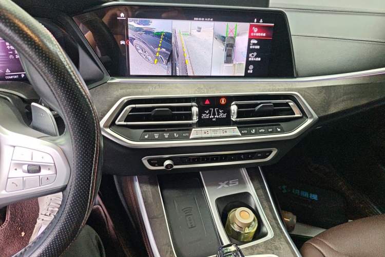 Used BMW X5 2022 Restyled xDrive 30Li M Sport Package Audio And AC Panel