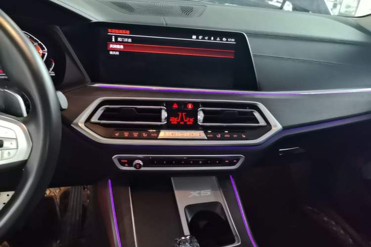 Used BMW X5 2022 Restyled xDrive 30Li Luxury Version M Sport Package Audio And AC Panel