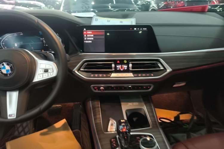 Used BMW X5 2022 Restyled xDrive 40Li M Sport Package Audio And AC Panel