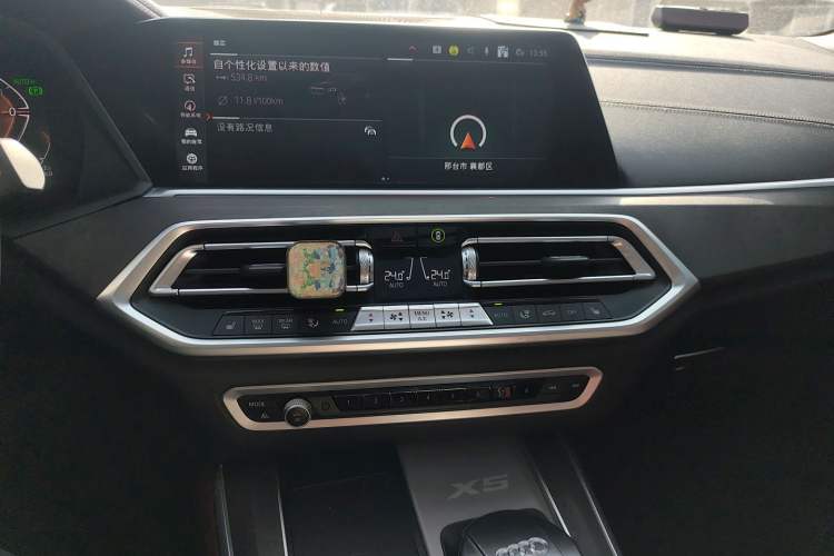 Used BMW X5 2022 Restyled xDrive 30Li Luxury Version M Sport Package Audio And AC Panel