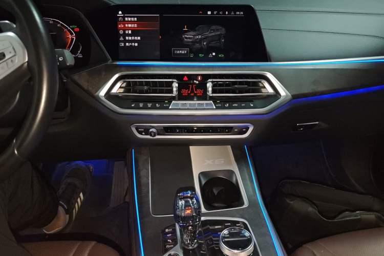Used BMW X5 2022 xDrive 30Li Luxury M Sport Package Audio And AC Panel